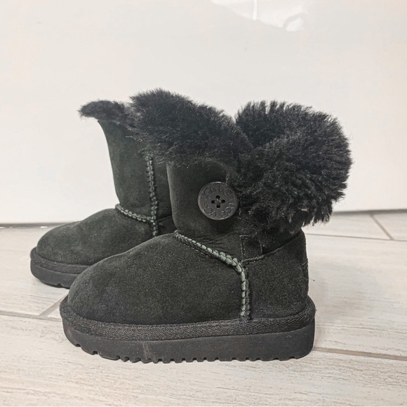 Black suede Uggs. Toddler Size 6 - Picture 2 of 4